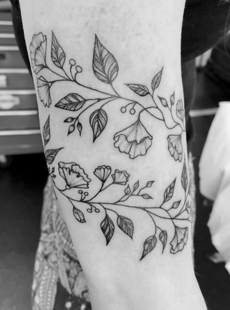 Poppy Flower Wrap Tattoo, Wrap Around Tattoo, Poppy Bouquet, Wrap Tattoo, Flower Wrist Tattoos, Poppies Tattoo, Plant Tattoo, Bouquet Wrap, How To Wrap Flowers