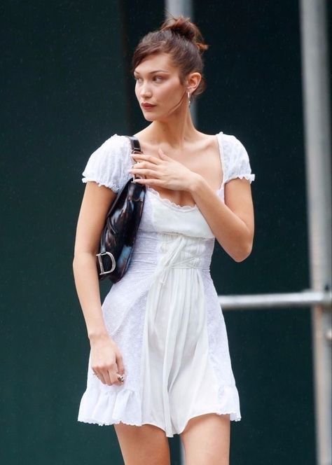 Bella Hadid Outfits, Downtown Outfits, Bella Hadid Style, Hadid Style, Just Style, White Short Dress, Fairy Dress, Streetwear Women, Looks Style