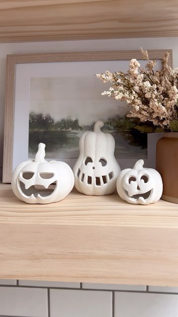 arielle | beydin design on Instagram: "Pumpkin Makeovers! I know the diy terra-cotta pumpkins are anywhere and everywhere! but I decided to give these little guys a simple, classic makeover to match with my decor. I love this texture spray paint! And the chalk paint gave them the perfect ceramic look I was going for🍂 . . . . . #beydindesign #home #homedecor #homedesign #homedecorideas #homeinspo #reelsinstagram #reelitfeelit #trending #trendingreels #halloween #pumpkin #pumpkindiy #diydecor #fa Texture Spray Paint, Textured Spray Paint, Texture Spray, Neutral Fall Decor, Diy Pumpkin, Neutral Decor, Fall Favorites, Modern Traditional, Pumpkin Decorating