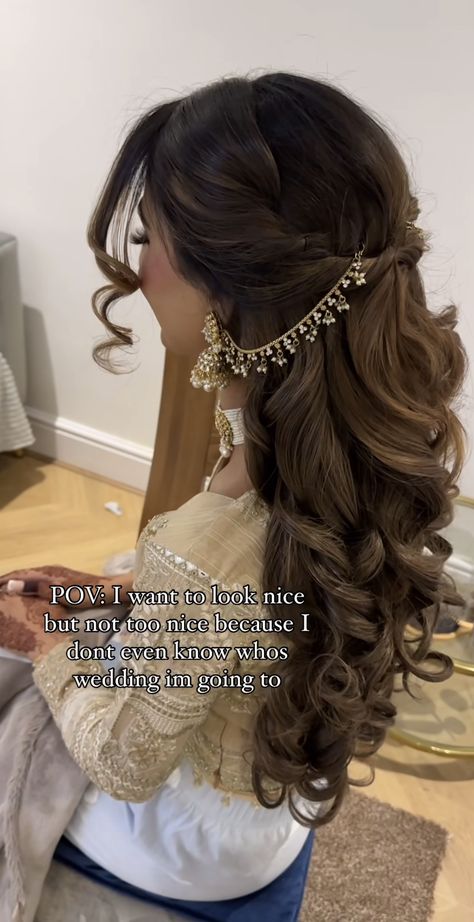 Hair Styles For Long Hair Indian, Hairstyle For Pakistani Wedding, Braids With Lehenga, Desi Half Up Half Down Hair, Desi Engagement Hairstyles, Hairstyles Desi Wedding, Bridal Hair Dupatta, Desi Bridesmaids Hairstyles, Indian Bridal Hairstyles Updo