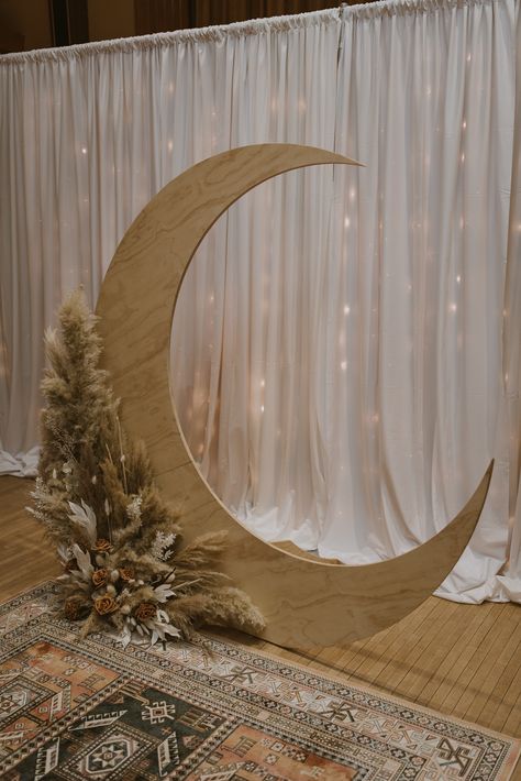 Star Centerpiece Ideas, Eid Theme Ideas, Celestial Bridal Shower Theme, Celestial Centerpieces, Ramadhan Decor Ideas, Ramadan Table Decor, Star Backdrop, Prom Backdrops, Star Centerpieces