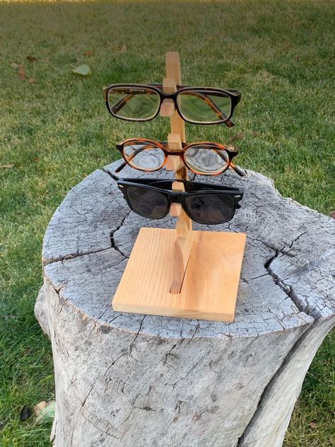 Sunglass Holder Diy, Diy Sunglasses Holder, Wood Project, Diy Holder, Sunglass Holder, Eyeglass Holder, Wood Projects, Sunglasses Accessories, Sunglasses