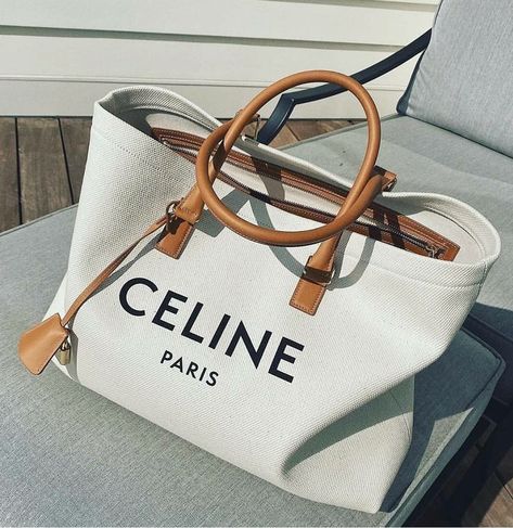 Tas Celine, Celine Tote Bag, Celine Tote, Luxury Tote Bags, Luxury Purses, Clipuri Video, Bags Aesthetic, Classic Bags, Celine Bags