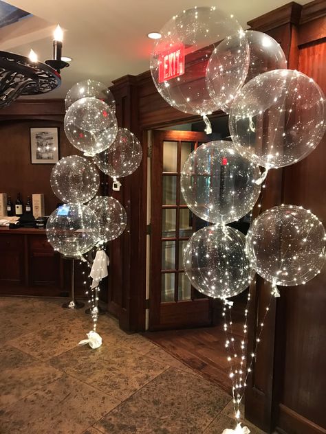 18th Bday Party Decor Ideas, Sweet 16 Party Ideas Centerpieces, Platinum Party Decorations, Diamonds And Pearls Prom Theme, Decorating Ideas For 18th Birthday Party, Platinum Themed Party, Silver And Gold Party Decor, Cute Event Ideas, White Christmas Birthday Theme