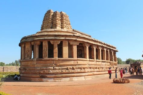 Badami Chalukya Architecture, Durga Temple, Buddhist Architecture, India Travel Places, Indian Temple Architecture, India Travel Guide, Ancient Indian Architecture, Western Ghats, Temple Architecture