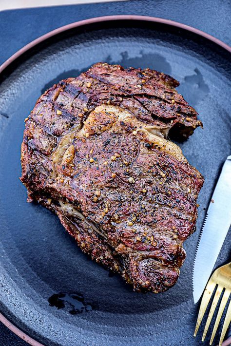 Smoked Ribeye Steaks Recipe Smoked Jerky, Easy Smoker Recipes, Ribeye Steak Recipes, Recipe For Dinner, Traeger Recipes, Smoked Meat Recipes, Meat Dinners, Smoker Recipes, Smoked Food Recipes