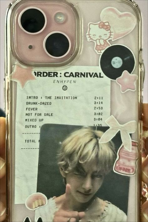 iPhone 15 Case Kpop Collage Phone Case, Cute Iphone Case Ideas, Photocard In Phone Case, K Pop Phone Case Ideas, Phone Case Kpop Ideas, Phone Case Decoration Stickers, Phone Case Stickers Kpop, Bts Phone Case Aesthetic, Photocard Phone Case Ideas