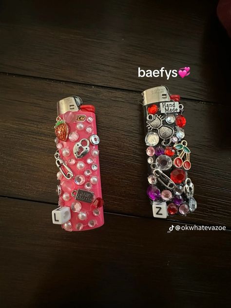 Diy Decorate Lighter, Lighter Art, Custom Lighters, Group Crafts, Bic Lighter, Cool Lighters, Pretty Pens, Bling Crafts, Mini Craft