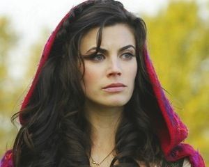 Red Riding Hood Makeup, Meghan Ory, Red Ridding Hood, Red Riding Hood Costume, Long Brunette, Back To School Hairstyles, Little Red Riding Hood, Red Riding Hood, Ruby Red