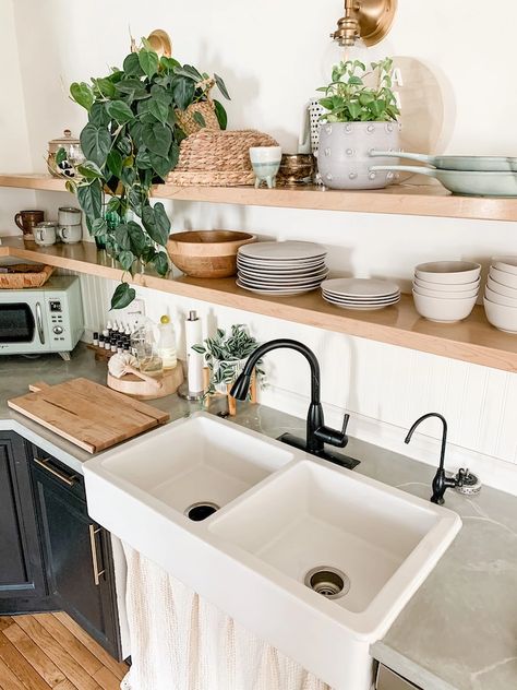 Our families review of the Ikea Havsen Apron Front Double Bowl Farmhouse style sink 2021 #farmhousesinkreview #ikeaapronfrontsink #ikeasinkreview #budgetfarmhousesink #cheapfarmhousesink #modernfarmhoousekitchen #farmhoousekitchen #farmhousekitchensink Diy Cozinha, Dapur Rustic, Long Narrow Kitchen, Model Dapur, Rustic Kitchen Cabinets, Kabinet Dapur, Rustic Modern Kitchen, Open Kitchen Shelves, Kitchen Decor Modern