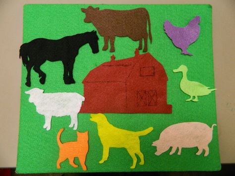 Farm animals; Cows In The Meadow from Ram Sam Storytime Farm Storytime, Farm Classroom, Taggy Blanket, Quiet Book Tutorial, Storytime Ideas, Brown Bear Brown Bear, Flannel Board Stories, Flannel Friday, Story Props