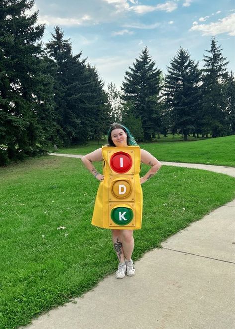 Taylor Swift Concert Outfit Unique, Taylor Swift Traffic Lights, Taylor Swift Halloween Costume Lover, Eras Tour Costume Ideas, Unique Eras Tour Outfits, Traffic Light Costume, Eras Tour Movie Outfits, Eras Tour Costume, Taylor Swift Costume Ideas