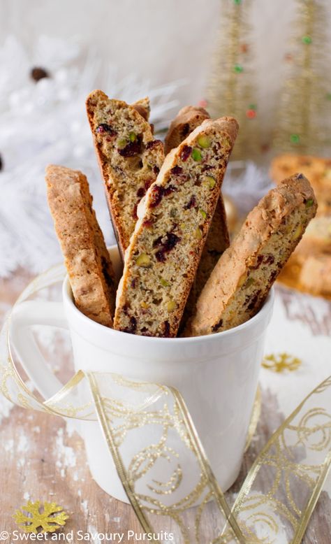 Pistachio and Cranberry Biscotti - This is an easy biscotti recipe you'll want to make this holiday season. Holiday Biscotti, Dried Cranberries Recipes, Cranberry Biscotti, Cranberry Pistachio Biscotti, Pistachio Biscotti, Ricotta Cookies, Christmas Jam, Cranberry Pistachio, Almond Biscotti