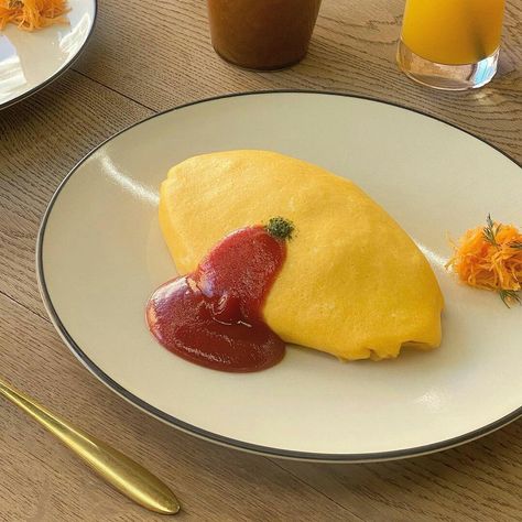 Omurice Aesthetic, Japanese Omurice, Air Fryer Dinner Recipes, Cook At Home, Omelet, Breakfast For Kids, Food Snapchat, Cafe Food, Food Menu