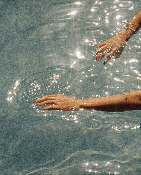 Hands In Water Aesthetic, Summer Aesthetic Photography, Ethereal Beach Aesthetic, Nature Photography Water, Flowers At Beach, August Vision Board Pictures, Summer Holidays Aesthetic, Malibu Vibes Aesthetic, Summer Lovin Aesthetic