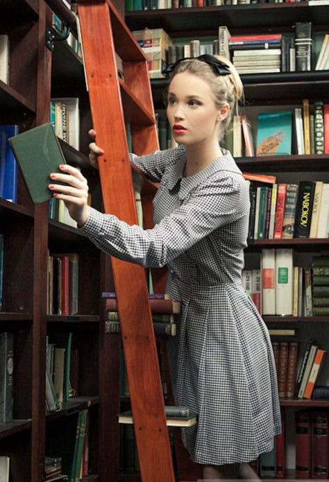 James Book, Portret Feminin, Librarian Style, Librarian Chic, Candice Accola, Sam Claflin, Kellin Quinn, Shotting Photo, Fandoms Unite