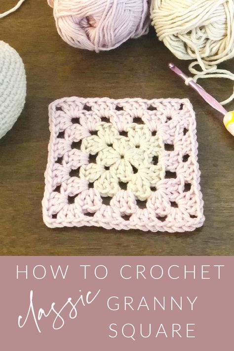 Learn how to crochet a classic granny square in this step by step tutorial including color changes! Granny Square Pot Holder Free Pattern, Granny Square One Color, Step By Step Crochet For Beginners, One Color Granny Square, Simple Granny Square Crochet, Basic Granny Square Pattern, Crochet Granny Square Beginner, Basic Granny Square, Crochet Square Pattern