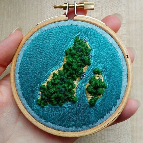 Embroidery-Victoria-Richards-Aerial-England-Landscapes Island Embroidery, Whidbey Island, Pola Sulam, Thread Painting, 자수 디자인, Hand Embroidery Art, Embroidery Hoop Art, Embroidery Inspiration, Hoop Art