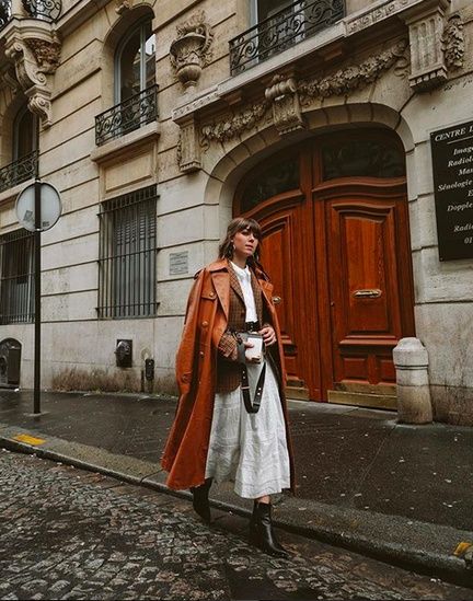 Wondering the streets of Paris on the way to the @PoloRalphLauren preview. Maxi Skirt Winter, Jenny Cipoletti, Classic Girl, Maxi Skirt Outfits, Ralph Lauren Style, Americana Fashion, Fall Photoshoot, Street Fashion Photography, Ralph Lauren Collection