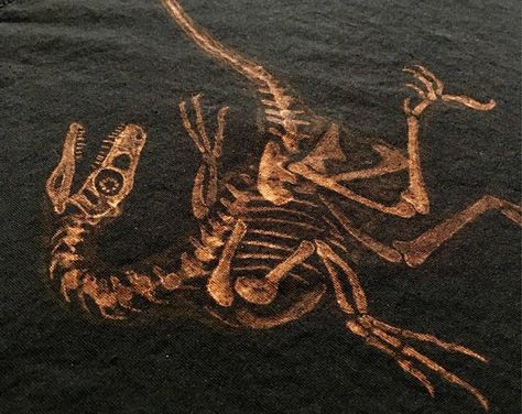 Painted Tshirt, Bleach Painting, Paint Clothes, Bleach Shirt Diy, Bleaching Clothes, Academia Clothing, Bleach Shirt, Painted Clothes Diy, Dinosaur Fossil