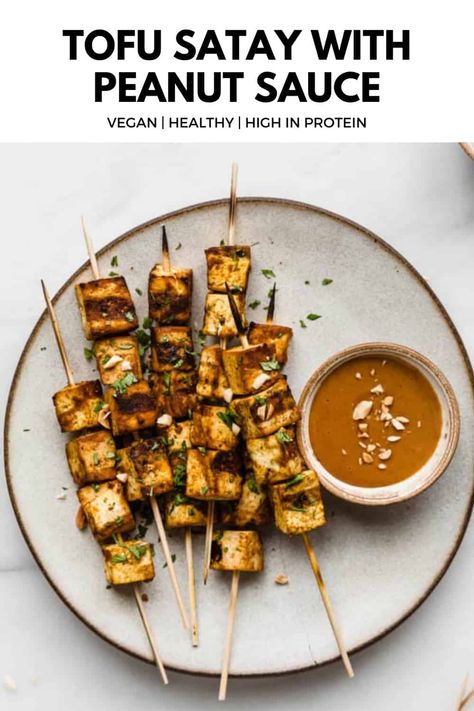 This Tofu Satay with Peanut Sauce is marinated and grilled. Vegan, high in protein and perfect to serve as an appetizer or main. Grilled Vegan, Tofu Peanut, Tofu Satay, Thai Tofu, Peanut Satay, Vegan Bbq Recipes, Satay Recipe, Tofu Marinade, Chia Recipe