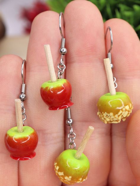 This Caramel Apple Earrings will definitely make a statement! Create a fun look with this cute Halloween Earrings! It is the perfect unique jewelry for the Fall and Holiday season, or a gift to somebody who loves to wear one of a kind, Miniature Food Earrings. Candy Earrings, Earrings Food, Apple Earrings, Miniature Food Jewelry, Jewelry Halloween, Food Earrings, Earrings Halloween, Fun Jewelry, Food Jewelry