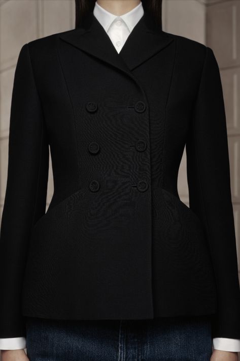 The iconic Dior Bar Jacket is reimagined for the 30 Montaigne capsule by Maria Grazia Chiuri in six irresistible variations ranging from classic black cuts to graphic Cannage embroidery. © Brigitte Niedermair Dutchess Dresses, Bar Jacket Dior, Dior Jacket Women, Fem Suit, Dior Bar, Dior Suit, Bar Jacket, Dior Blazer, Stylish Business Outfits