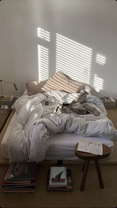 Staying In Bed Aesthetic, Messy Minimalist Bedroom, Messy Minimalist Aesthetic, Aestethic Bed, Floor Bed Aesthetic, Bed On Floor Ideas Aesthetic, Messy Bed Aesthetic, Apartment Manifestation, Messy Room Aesthetic