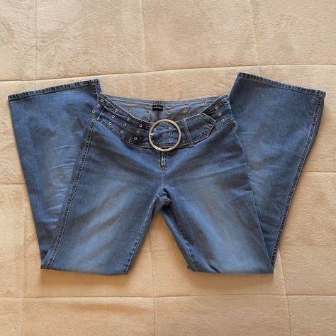 Low Rise Jeans With Belt, 90s Pants Jeans, 2000s Bratz, Y2k Low Rise Jeans, Belted Jeans, Bratz Y2k, Y2k Bratz, Low Rise Baggy Jeans, Low Waisted Jeans