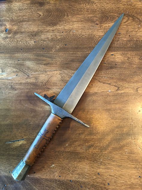 Medieval Dagger, Medieval Knife, Push Dagger, Pretty Knives, Dagger Knife, Medieval Style, Forged Knife, Cool Swords, Light Coat