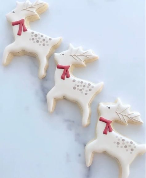 Christmas Deer Cookies Decorated, Deer Sugar Cookies Decorated, Deer Decorated Cookies, Reindeer Sugar Cookies Decorated, Deer Cookies Decorated, Reindeer Cookies Decorated, Reindeer Sugar Cookies, Deer Cookies, Christmas Cookie Frosting