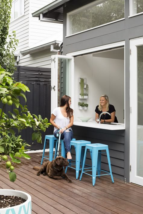 Stylist, Julia Treuel of Show Pony Interiors, has applied cool tones and a  classic aesthetic to create a little slice of Hamptons magic in metro  Melbourne. Kitchen Servery, Kitchen Window Bar, Window Bars, Indoor Outdoor Kitchen, Kitchen Windows, Pergola Ideas, Grey Exterior, Kitchen Window, Outdoor Bar