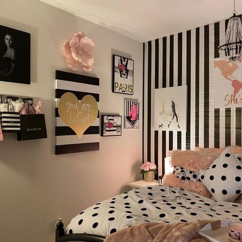 Girls Paris Bedroom Ideas, Paris Style Bedroom, Paris Bedroom Ideas, Paris Theme Bedroom, Paris Themed Bedroom Decor, Paris Inspired Bedroom, Paris Girls Bedroom, Room In Paris, Bedroom Ideas Decor