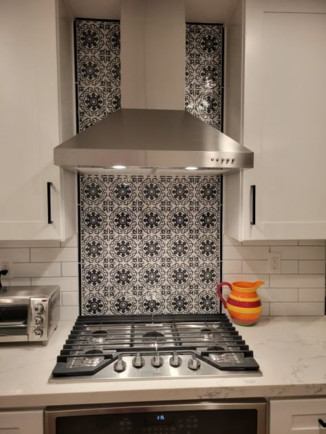 Tile Backsplash Kitchen Range, Kitchen With Two Different Backsplash, Cooktop Backsplash Ideas, Backsplash Stove, Black Tile Behind Stove, Metal Kitchen Backsplash Ideas, Feature Backsplash Behind Stove, Talavera Tile Backsplash, Backsplash Design Behind Stove