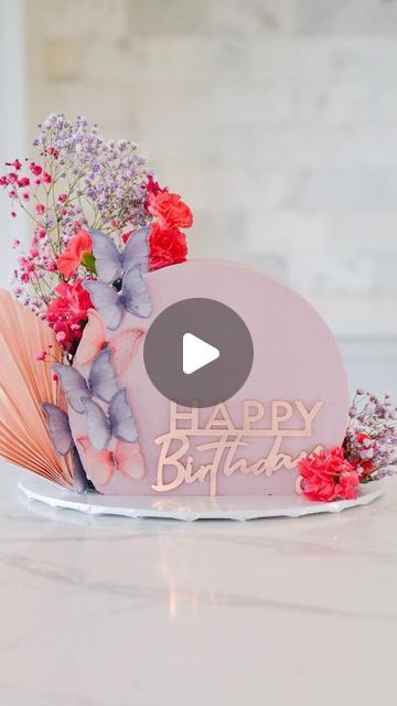 Studio 5 on Instagram: "Turn a regular round cake on its side! @bethenycakes shares her stress-proof method for making a stacked cake. Her secret? 3 days! Day1: Makes and bakes the cakes. Wrap layers in plastic wrap and freeze. Day 2: Make buttercream, stack and frost cake. Place in freezer to firm up. Once firm cover with plastic wrap and freeze. Day 3: Decorate and enjoy! Find more ideas from Betheny Tomseth on Instagram, @bethenycakes https://studio5.ksl.com/regular-round-cake-on-side-unique-cake-creations/" Cake On Its Side, Frost Cake, Stacked Cake, Circle Cake, How To Stack Cakes, 55th Birthday, Cake Decorating Designs, Round Cake, Piping Tips