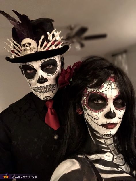 Day of the Dead - 2018 Halloween Costume Contest HeatherHaydenArt on Facebook Day Of Dead Costume, Halloween Makeup Sugar Skull, Sugar Skull Costume, Halloweenský Makeup, Day Of The Dead Party, Dead Makeup, Creepy Halloween Makeup, Cute Halloween Makeup, Skeleton Makeup