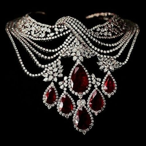 Vampire Jewelry, Kay Jewelry, Necklace Diamond, India Jewelry, Royal Jewels, Expensive Jewelry, Jewelry Lookbook, Royal Jewelry, Fantasy Jewelry