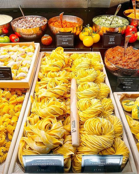 Pasta Street Food, Pesto Ideas, Pasta Evangelists, Pasta Market, Takeaway Shop, Corner Restaurant, Pasta Shop, Pasta Restaurants, Pasta Making