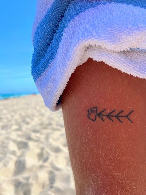 Beach Tattoos Aesthetic, Beach Vacation Tattoo, Vacation Tattoos Small Beach, Beach Girl Tattoo Ideas, Summer Tattoo Ideas Beach, Coconut Girl Tattoo, Beach Girl Tattoo, Small Florida Tattoo, Matching Beach Tattoo