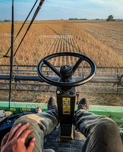 Farming Pictures, John Deere Tractors Pictures, Farming Photography, John Deere Tractors Farms, Tractor Pictures, Harvest Farm, Farmer Boy, Farm Pictures, Farmer Girl