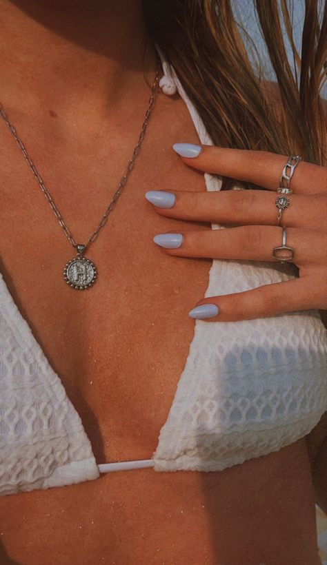 Silver Rings Vintage, Nails Photos, Pic Aesthetic, Silver Initial Necklace, Initial Necklace Silver, Tanned Skin, Vacation Aesthetic, Nail Photos, Rings Vintage