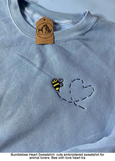 Bumblebee Heart Sweatshirt- cute sweatshirt for animal lovers. Bee with love heart trail cute unisex sweatshirt. The perfect gift for valentines, birthday, Christmas or just because for your loved one. The embroidery is to the left chest. Material: Grey- 80% cotton / 20% polyester Chest To Fit (ins):S- 35-37 M-38-40 L-41-43 XL-44-46 2XL 47-49 Colours: Grey (Black thread) Sky Blue (Black thread) White (Black Thread) Additional info: As these are m Cute Animal Embroidery Designs, Small Embroidery Designs On Tshirt, Cute Embroidery Design, Love Embroidery Design, Embroidery Designs For Boyfriend, Black Tshirt Embroidery, Blue And White Embroidery, Small Cute Embroidery Designs, Embroidery Patterns Sweatshirt