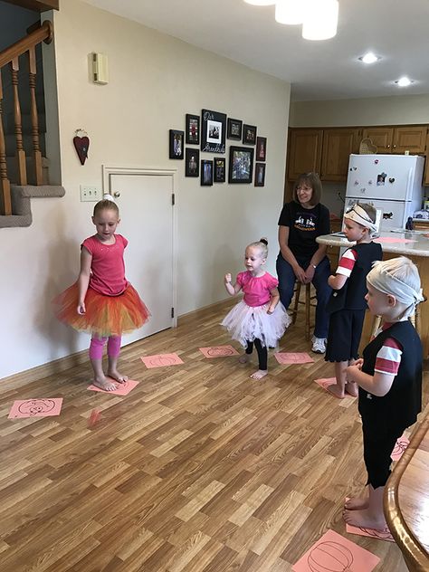 Musical Pumpkins - Grandma Ideas Musical Pumpkins Game, Musical Pumpkins, Pumpkin Games, Grandma Ideas, Musical Chairs, Craft Board, Halloween Preschool, School Party, Halloween Games