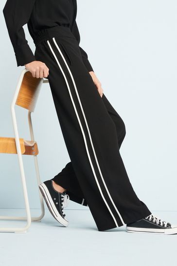 Wide Leg Trousers Black, Striped Wide Leg Trousers, Trousers Wide Leg, Black Wide Leg Trousers, Dream Style, Black Side, Side Stripe, Dress Codes, Wide Leg Trousers