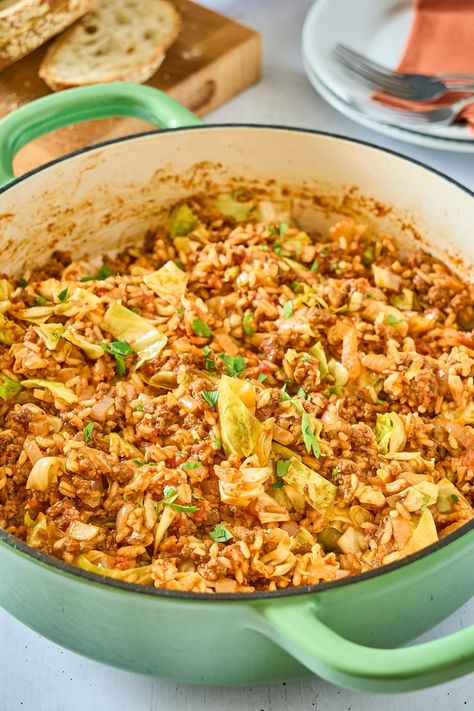 This delicious and simple dinner comes together in just 30 minutes, so if you're in the mood for cabbage rolls but don't have time to make traditional cabbage rolls from scratch, this is a very similar recipe with similar ingredients. It's a flavor-packed combination of beef, tomatoes, garlic, paprika, cabbage, rice, and more. The whole family is going to enjoy this wonderful dish and it could very well become a new family favorite. You can tweak it as you wish with different veggies or spices. Cabbage Ground Beef, Deconstructed Cabbage Rolls, Lazy Cabbage Rolls, Unstuffed Cabbage Rolls, Cabbage Casserole Recipes, Lazy Man, Unstuffed Cabbage, Cabbage Rolls Recipe, Cabbage Casserole