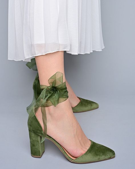 Green Wedding Heels, Cool Prom Dresses, Green Bridal Shoes, Wedding Heels Brides, Prom Shoes High Heels, Cottage Academia, Bridal Flat Sandals, Heels Green, Wedding Shoes For Bride