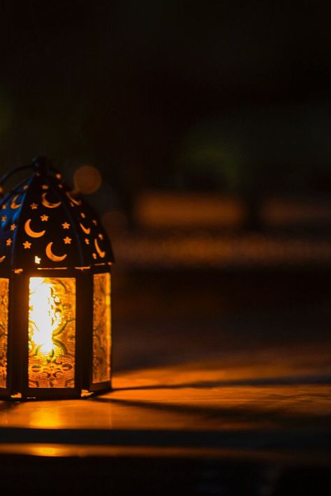 Lantern Aesthetic, Photo Bokeh, Wallpaper Ramadhan, Ramadan Photos, Ramadan Poster, Ramadan Images, Ramadan Kareem Decoration, Eagle Wallpaper, Ramadan Background