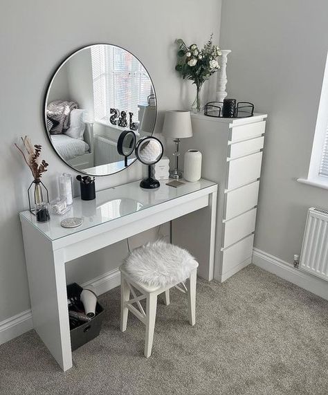 Ikea Dressing Table, Dressing Table Decor, Dressing Room Decor, White Room Decor, Dressing Table Design, Bedroom Dressing Table, Pinterest Room Decor, Redecorate Bedroom, Apartment Decor Inspiration