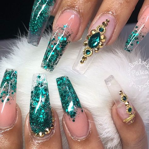 LAQUE NAIL BAR on Instagram: “Royal 👑 . . . . . #successfull #successquote #successtips #successfully #successmindset #thesecret #love #successstory #successdriven…” Emerald Green Nails, Quince Nails, Quinceanera Nails, Emerald Nails, Green Acrylic Nails, Dark Green Nails, Green Nail Designs, Vibrant Nails, Nails Prom