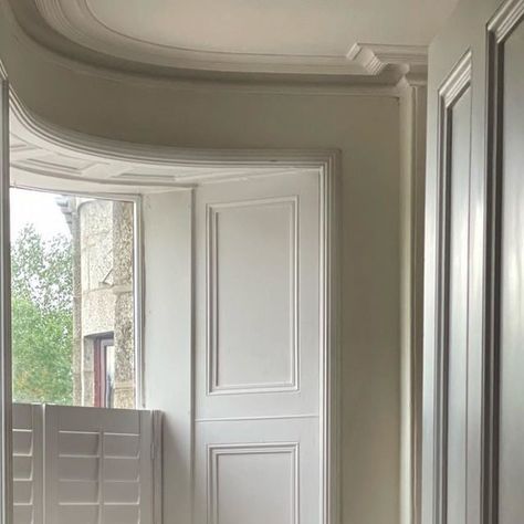 Farrow & Ball on Instagram: "Four spaces featuring #SlipperSatin:  This popular chalky off white takes its name from the delicate colour of silk used in traditional ballet slippers. Without cool blue undertones, Slipper Satin often reads as a pale grey chalk which makes for the perfect timeless neutral.   Here are four spaces which all feature the comforting and classic shade. Let us know in the comments if you need advice to use this colour in your home.  1. On the walls in this living room (where we'd recommend #AllWhite woodwork for a similar look) by @the18thhomeonthestreet  2. On kitchen cabinetry teamed with #WimborneWhite walls and #OldWhite trusses by @psanddaughters with photography by Matthew Kisiday  3. In a boot room teamed with #OvalRoomBlue woodwork by @jessogradydesign with Slipper Satin Farrow And Ball, Wimborne White, Oval Room Blue, Butlers Pantry, Boot Room, Butler's Pantry, Ballet Slippers, Kitchen Cabinetry, Farrow Ball